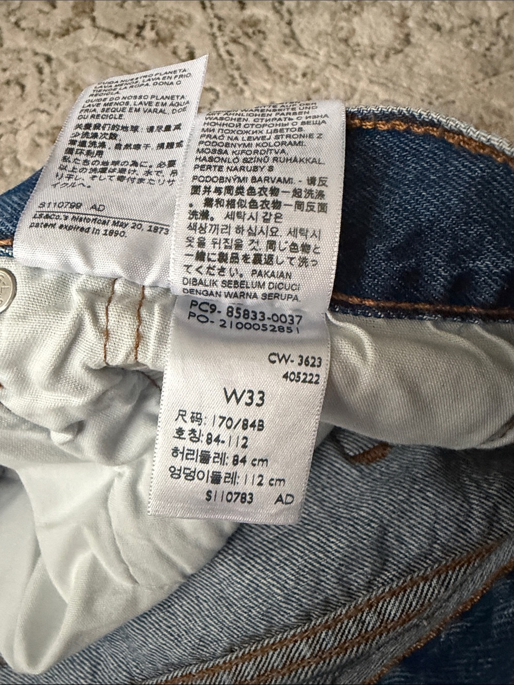 Levi 501 Mid Thigh Shorts - Picture 4 of 5